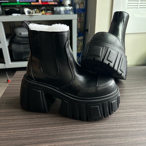 Brand new dolls kill Vegas leather platform ankle boots - Picture 1 of 5